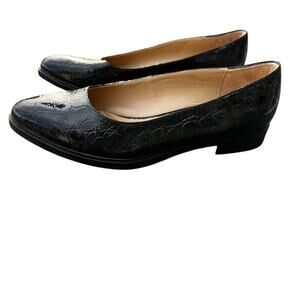 NWOT Naturalizer women’s 8.5 black closed toe Bengol loafer